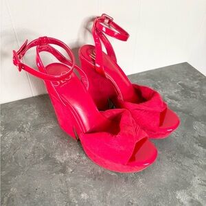 JLO Jennifer Lopez Norela platform sandals in red suede size 9